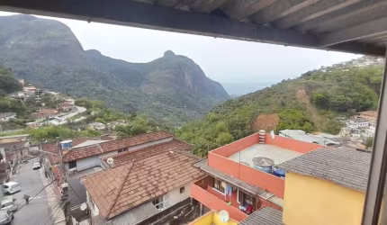 Vende - se casa no Alto da Serra