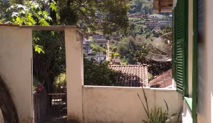 Aluga - se casa no Quissamã  Petrópolis