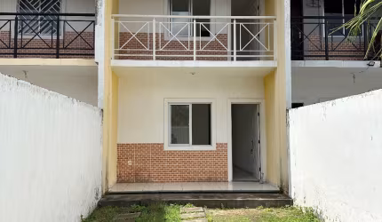 Casa ao lado da BR 116 / Fortaleza