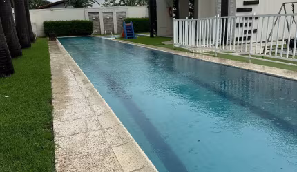 Casa de alto padrão em condomínio
