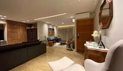 Apartamento à Venda no Condomínio Edifício Maison Louvre, Moema - São Paulo