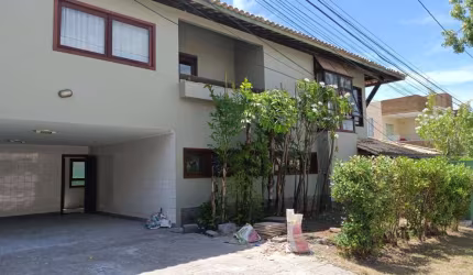 Casa Duplex para Locação em Lauro de Freitas, Buraquinho, 4 dormitórios, 3 suítes, 1 banheiro, 3 vagas