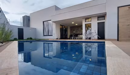 LINDA CASA ESPAÇOSA NO ESTÂNCIA DOS IPÊS