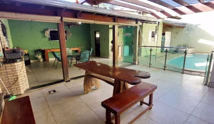 Casa 3 dormitórios,  piscina  e área gourmet  próximo a praça do quartel!