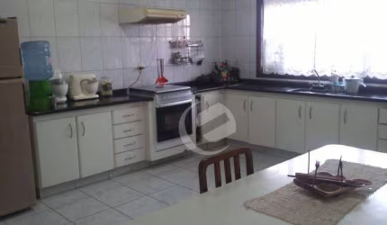 Sobrado com 3 dormitórios à venda, 254 m² por R$ 750.000,00 - Jardim Las Vegas - Santo André/SP