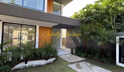 Rio Mar Casa Triplex com 4 suítes na Barra da Tijuca