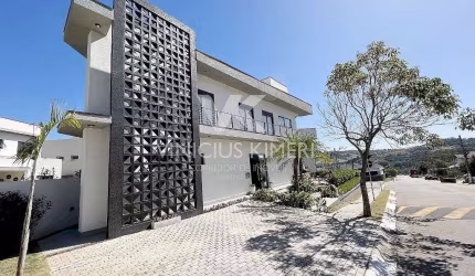 Linda casa mobiliada com 3 suítes no Condomínio Terras de Atibaia I