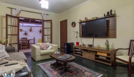 CASA EM SANTANA , À 150 METROS DO METRÔ COM 03 DORMITÓRIOS SENDO 03 SUÍTES
