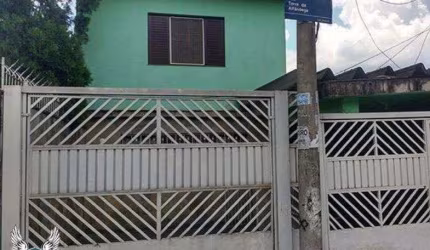 Vila Amália, excelente sobrado com 04 Dormitórios, possui 03 Vagas de garagem