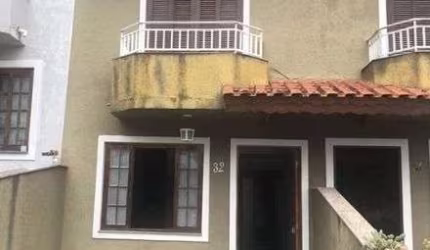SOBRADO EM CONDOMÍNIO FECHADO 02 DORMITÓRIOS NO HORTO FLORESTAL