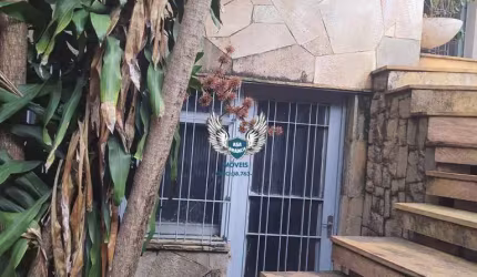 SOBRADO NA ÁGUA FRIA COM 03 DORMITÓRIOS E 05 VAGAS DE GARAGEM