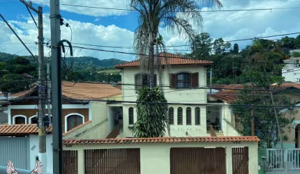 SOBRADO NO HORTO FLORESTAL VENDA OU LOCAÇÃO  COM 03 DORMITÓRIOS ,SENDO AS 3 SUÍT