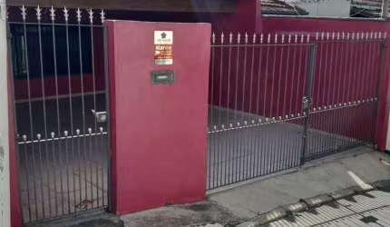 CASA TÉRREA COM 03 DORMITÓRIOS SENDO 01 SUÍTE E 03 VAGAS DE GARAGEM
