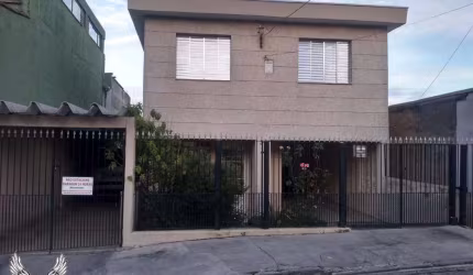 CONJUNTO COM 03  CASAS SENDO 01 SOBRADO DE 4 QUARTOS  UMA CASA DE 02 DORMITÓRIOS