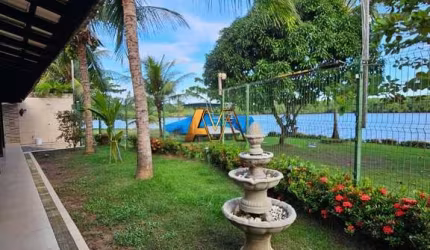 VENDE-SE CASA COM 5 SUÍTES EM JACUIPE - FRENTE AO RIO