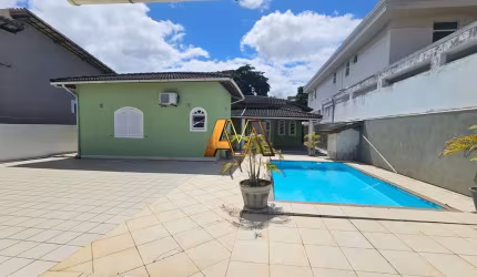Casa à venda no bairro BURAQUINHO - Lauro de Freitas/BA
