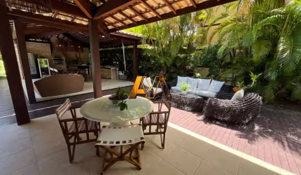Casa à venda no bairro Praia do Forte - Mata de São João/BA