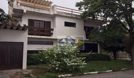 Sobrado à venda na R. Glicério, 285m² por R$ 780.000 - Parque do Colégio - Suzano/SP