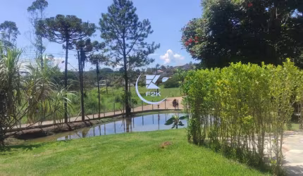 Excelente chácara a venda com salão de festas, área gourmet, piscina e lago