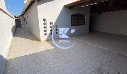 Excelente casa à venda contendo 3 dorms, garagem para 4 carros e área gourmet