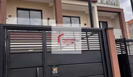 Sobrado frontal com 3 dormitórios para venda no bairro Vila Ré - SP.