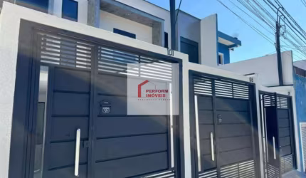 Sobrado frontal á venda com 3 dormitórios na Vila Ré/SP.