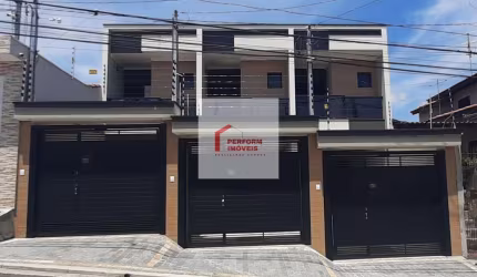 Sobrado frontal á venda com 3 dormitórios na região da Penha de França / SP.