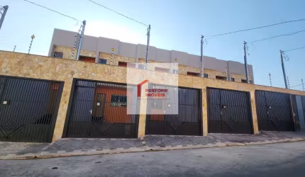Sobrados á venda com 2 suítes no bairro Vila Antonieta / SP.