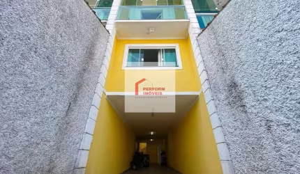 Sobrado frontal á venda no bairro Vila Carmosina / SP.