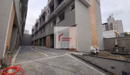 Imóvel de Alto Padrão na Vila Matilde: Casa em Condomínio com 2 Quartos, 1 Suíte e 2 Vagas de Garagem