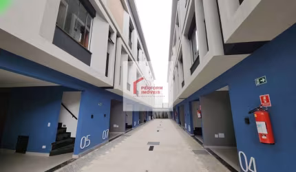 Sobrado em Condomínio Fechado à Venda na Vila Ré