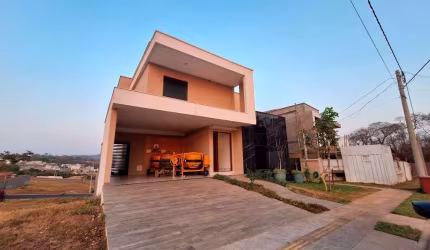 Sobrado de 304 m² com 04 quartos sendo 03 suítes para alugar por R$ 9.200/mensais no Jardins Napoles - Senador Canedo/GO