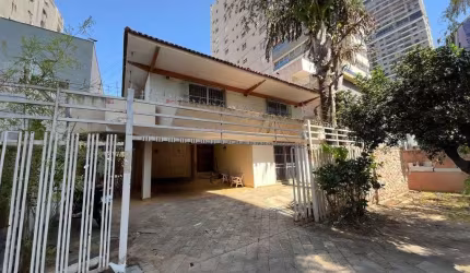 Sobrado comercial de 568 m² com 06 quartos para alugar por R$ 26.500/mensais no Setor Bueno - Goiânia