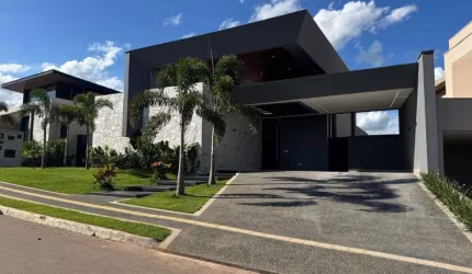 Casa de 290 m² com 03 suítes à venda por R$ 3.500.000 no Residencial Goiânia Golfe Clube - Goiânia