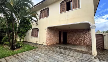 Sobrado de 300 m² com 04 quartos à venda por R$ 2.100.000 no Setor Nova Suiça - Goiânia