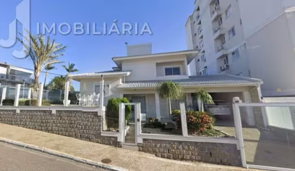 Casa Residencial com 3 quartos  à venda, 240.89 m2 por R$2698000.00  - Barreiros - Sao Jose/SC
