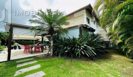 Casa Residencial com 4 quartos  à venda, 400.00 m2 por R$6195000.00  - Jurere Internacional - Florianopolis/SC