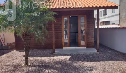 Casa Residencial com 2 quartos  para alugar, 40.00 m2 por R$2100.00  - Ingleses Do Rio Vermelho - Florianopolis/SC