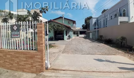 Casa Residencial com 6 quartos  à venda, 320.00 m2 por R$750000.00  - Sao Joao Do Rio Vermelho - Florianopolis/SC