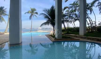VISTA TOTAL DO MAR!!! Belíssimo Apartamento, 03 suítes, varanda na sala, em frente ao Mar, em condomínio fechado!!! Oportunidade!!!