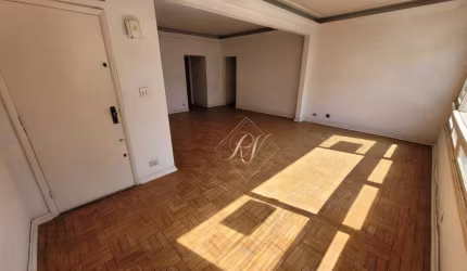 A 2 QUADRAS DA PRAIA: Enorme apartamento de 3 dormitórios, de frente e com vaga de garagem no Boqueirão (Santos)!!!