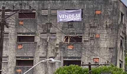 EXCELENTE OPORTUNIDADE DE FAZER UM RETROFIT, PRÉDIO COMERCIAL NA CIDADE DE SANTOS!!!