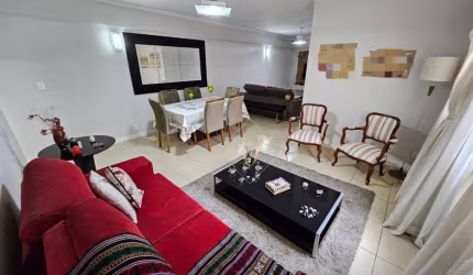A 2 QUADRAS DA PRAIA: Apartamento de 3 dormitórios (1 suíte), super amplo, com sacada privativa e 2 vagas de garagem no Boqueirão (Santos)!!!
