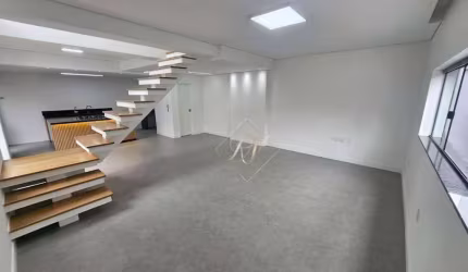 Maravilhosa casa sobrado isolada, super amplo com área gourmet e jacuzzi, super bem localizada em rua tranquila, no bairro da Ponta da Praia!!