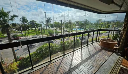 Belíssimo apartamento, super amplo, frente mar, com entrada privativa, no coração da Aparecida!!!