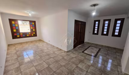 Belíssima casa, super arejada e ampla, com excelente localização no Centro em São Vicente!!