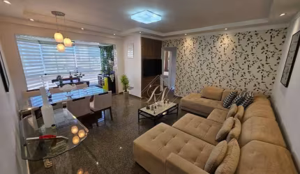 aravilhoso Apartamento, 2 dormitórios, sacada na sala, 2 vagas demarcadas, em excelente localização em Santos!!