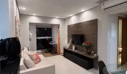 Maravilhoso apartamento, amplo, bem iluminado, sacada integrada com a sala, sol da manhã, andar alto, vista livre, a 2 quadras da praoa!!