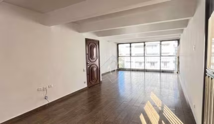 REFORMADO, ANDAR ALTO, FRENTE, VISTA PARCIAL MAR, 4 DORMITÓRIOS, QUADRA DA PRAIA DO BOQUEIRÃO EM SANTOS!!!