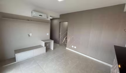 Apartamento com churrasqueira a carvão e pia, todo decorado, andar alto e vista livre. Aproveite !!!